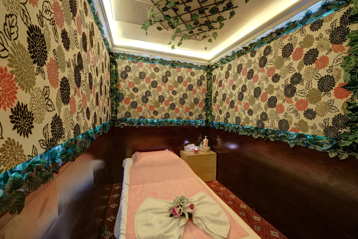 امکانات گلدن تولیپ آل برشا